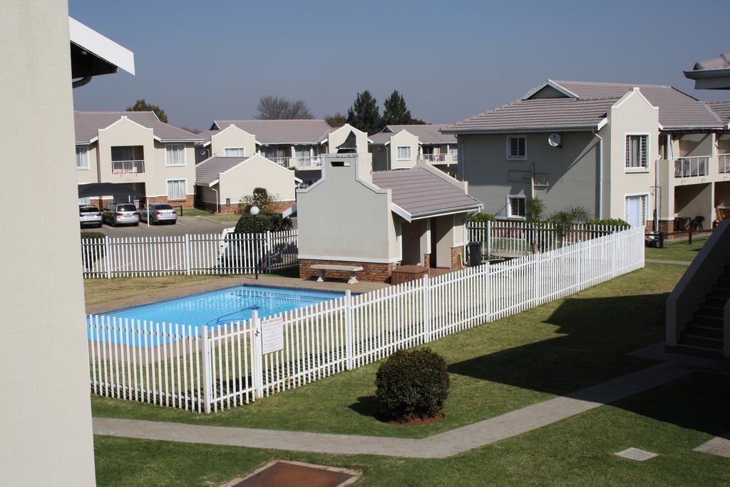 African Eagle Apartments Witfield Extérieur photo